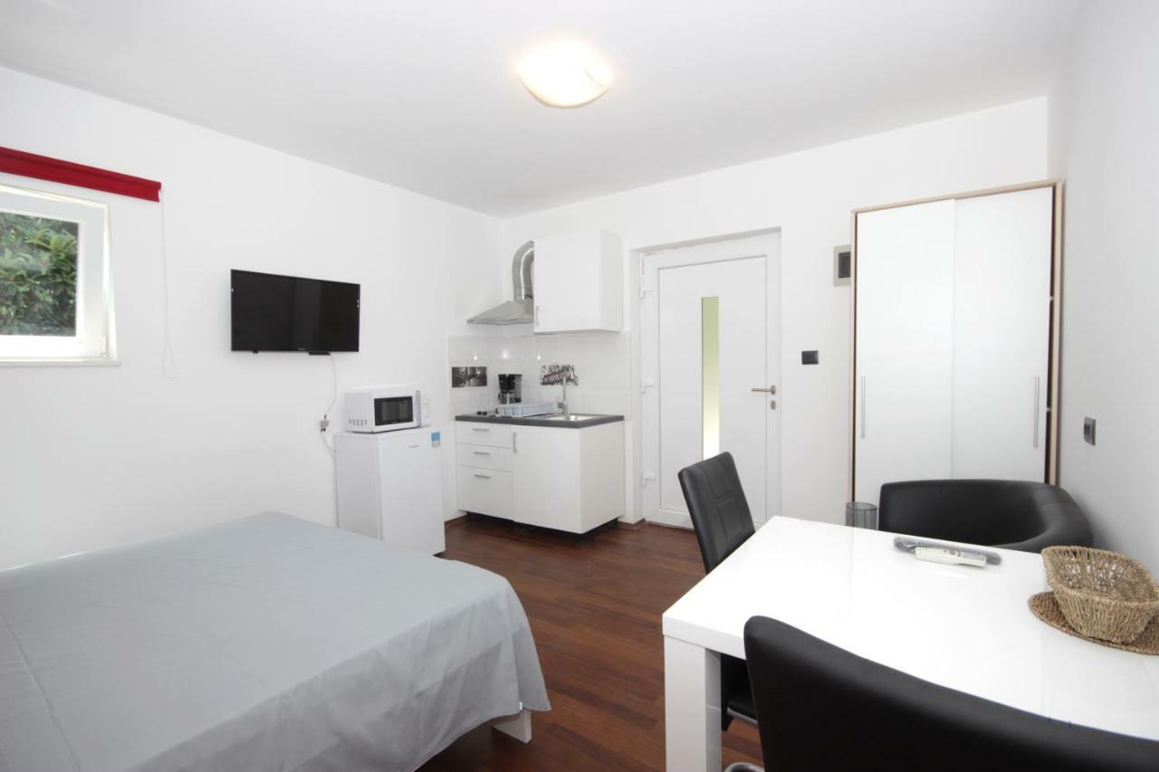 Apartments Natasa Pula Exterior photo
